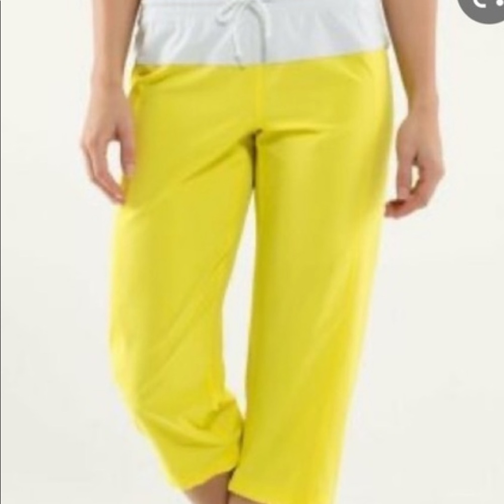 Lululemon Step Lively Crop Yellow Size 4